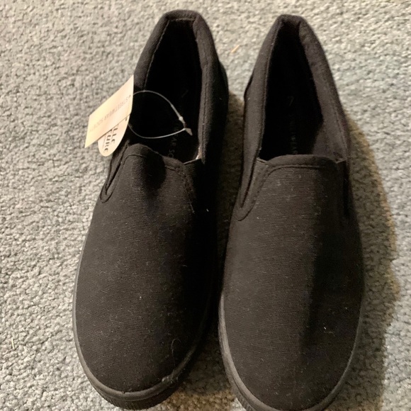 NWT black shoes - Picture 2 of 2